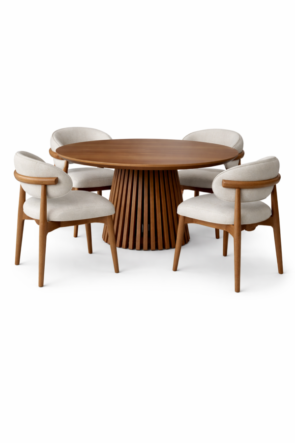 طاولة خشبية مع كراسي