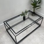 طاولة حديد بتصميم عصري